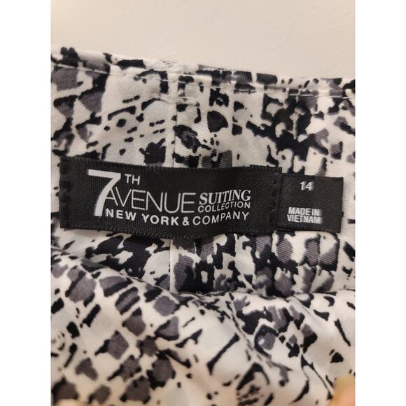 New York & Company Snakeprint Shorts - Picture 3 of 6